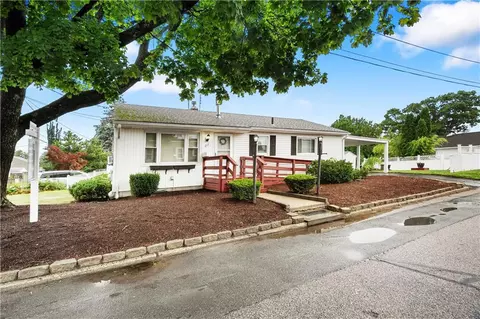 27 Gorizia St, Pawtucket, RI 02860
