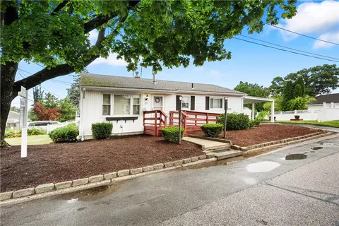 27 Gorizia St, Pawtucket, RI 02860