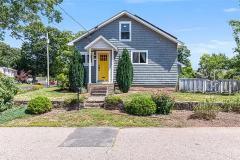 10 Wannisett Ave, Riverside, RI 02915