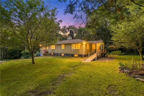 20 Old Colonial Village Rd, Hopkinton, RI 02804