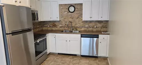 Kitchen - 200 Post Rd #323, Warwick, RI 02888 photo 1 of 2