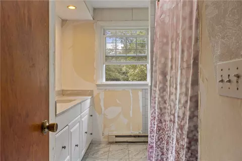 Bath - 100 Stony Ln, Exeter, RI 02822 photo 3 of 3