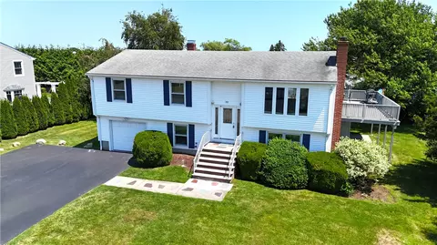 33 Glendale Rd, Narragansett, RI 02882
