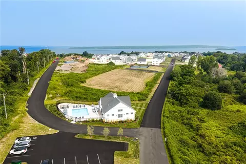 25 Bunker Hill Xing, Portsmouth, RI 02871