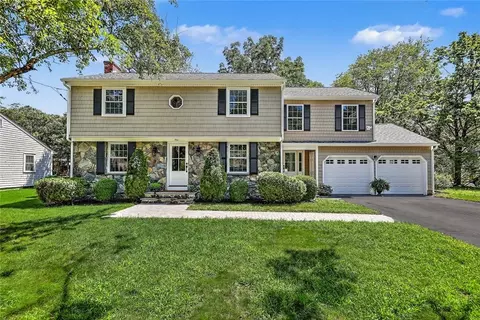 1 Cheshire Dr, Barrington, RI 02806