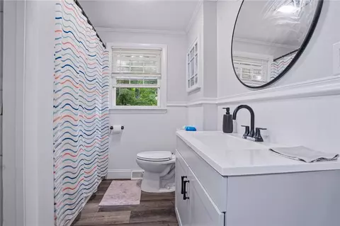 Bath - 5 Packard Ave, Warwick, RI 02886 photo 1 of 2