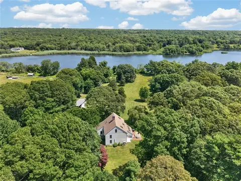 20 Haffenreffer Ln, Little Compton, RI 02837