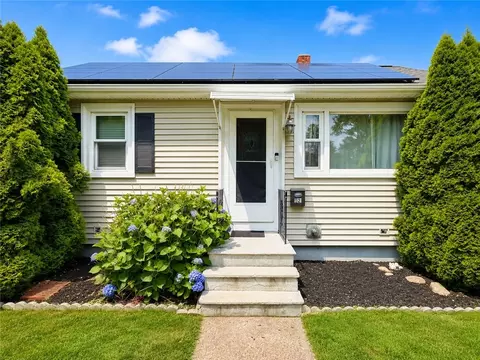52 Tiffany St, North Providence, RI 02904