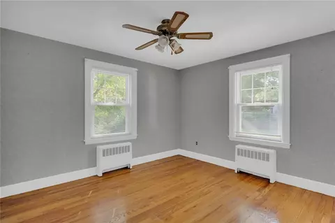 Bedroom - 216 Riverside Ave, Warwick, RI 02889 photo 2 of 4