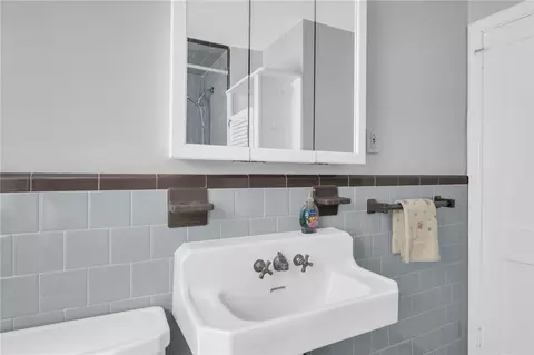 Bath - 216 Riverside Ave, Warwick, RI 02889 photo 3 of 3