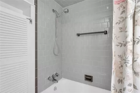 Bath - 216 Riverside Ave, Warwick, RI 02889 photo 2 of 3