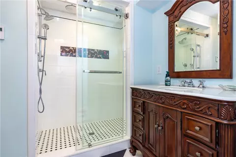 Bath - 73 Nottingham Dr, Scituate, RI 02831 photo 2 of 5