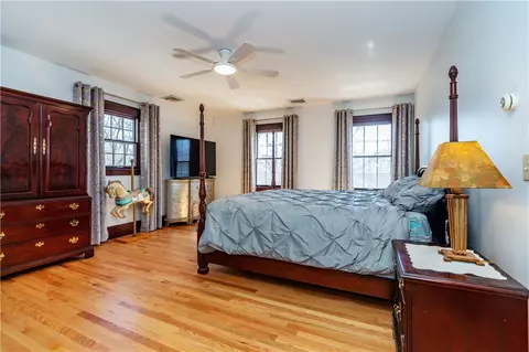 Bedroom - 73 Nottingham Dr, Scituate, RI 02831 photo 2 of 3