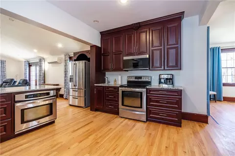 Kitchen - 73 Nottingham Dr, Scituate, RI 02831 photo 2 of 6