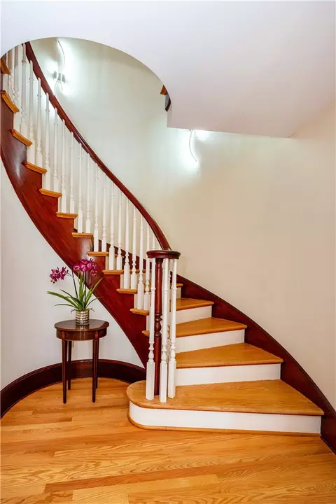 Entry Way - 73 Nottingham Dr, Scituate, RI 02831 photo 2 of 7