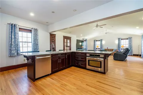 Kitchen - 73 Nottingham Dr, Scituate, RI 02831 photo 4 of 6