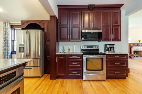 Kitchen - 73 Nottingham Dr, Scituate, RI 02831 photo 3 of 6
