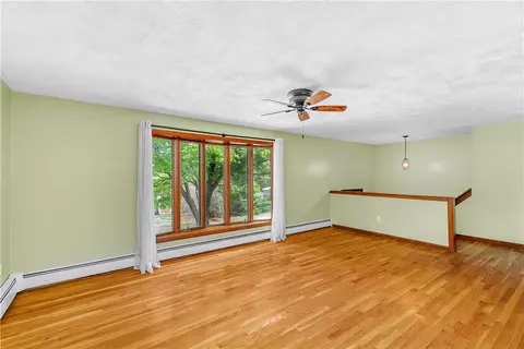 Living - 133 Sage Dr, Warwick, RI 02886 photo 2 of 8