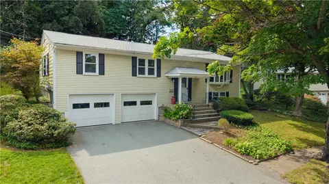 Exterior - 133 Sage Dr, Warwick, RI 02886 photo 3 of 11