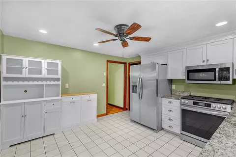 Kitchen - 133 Sage Dr, Warwick, RI 02886 photo 1 of 2