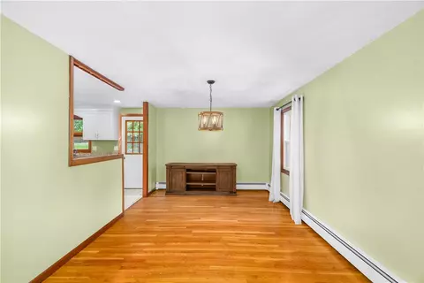 Living - 133 Sage Dr, Warwick, RI 02886 photo 3 of 8