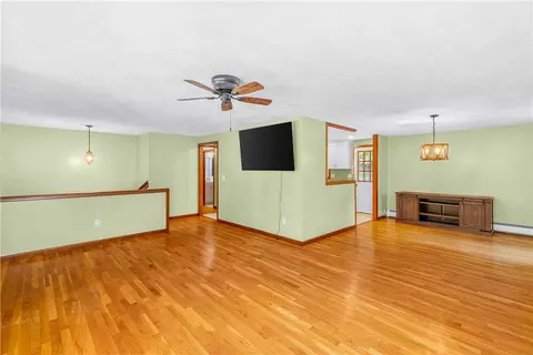Living - 133 Sage Dr, Warwick, RI 02886 photo 6 of 8