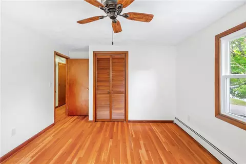 Bedroom - 133 Sage Dr, Warwick, RI 02886 photo 5 of 7