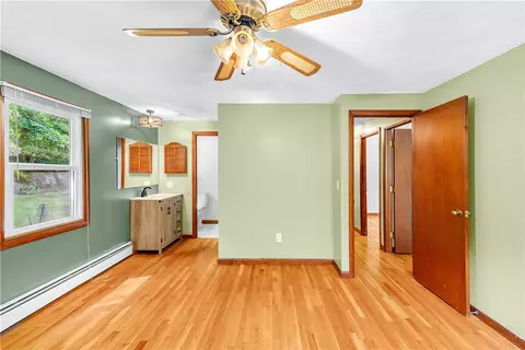Bedroom - 133 Sage Dr, Warwick, RI 02886 photo 4 of 7