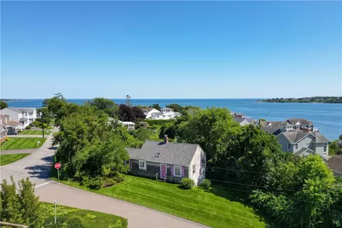11 Namcook Rd, Narragansett, RI 02882
