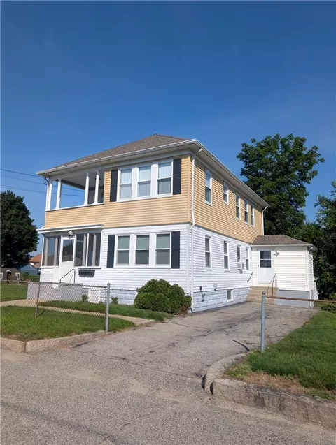 16 Colony St, Cranston, RI 02920