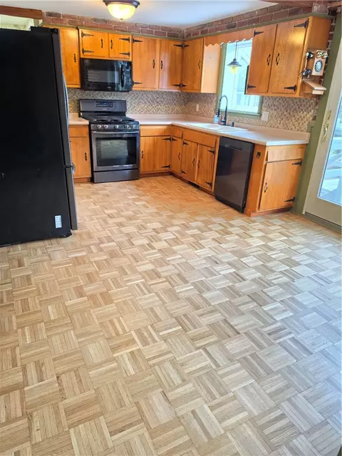 Kitchen - 7 Cole Ave, Warwick, RI 02886 photo 1 of 3