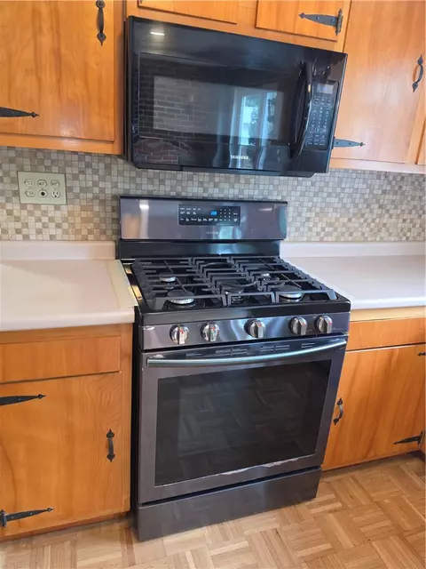 Kitchen - 7 Cole Ave, Warwick, RI 02886 photo 3 of 3