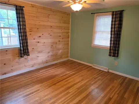 Bedroom - 7 Cole Ave, Warwick, RI 02886 photo 2 of 3