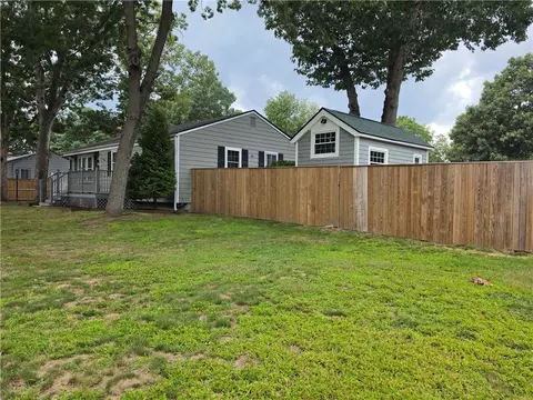 Exterior - 7 Cole Ave, Warwick, RI 02886 photo 5 of 10