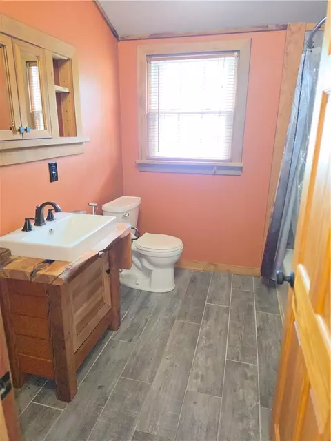 Bath - 7 Cole Ave, Warwick, RI 02886 photo 1 of 2