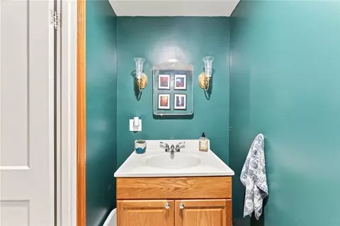 Bath - 266 Morse Ave, Warwick, RI 02886 photo 1 of 2