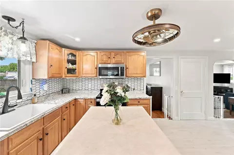 Kitchen - 266 Morse Ave, Warwick, RI 02886 photo 3 of 5