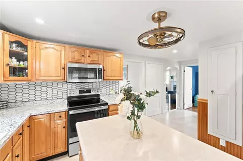 Kitchen - 266 Morse Ave, Warwick, RI 02886 photo 4 of 5