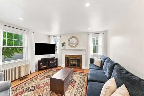 Living - 266 Morse Ave, Warwick, RI 02886 photo 1 of 2