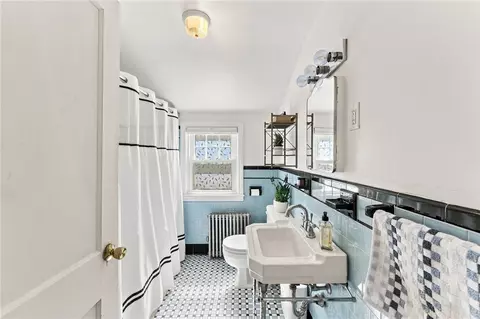 Bath - 266 Morse Ave, Warwick, RI 02886 photo 2 of 2