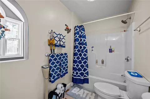 Bath - 1158 Sisson Rd, Coventry, RI 02827 photo 6 of 7