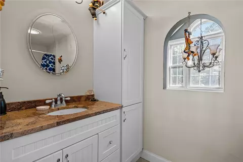 Bath - 1158 Sisson Rd, Coventry, RI 02827 photo 4 of 7