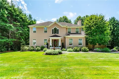 38 Mark Drive Dr, Lincoln, RI 02865