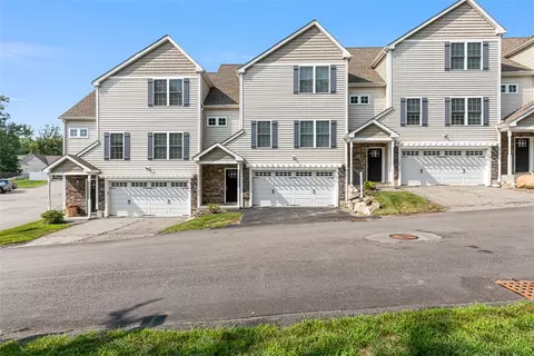 102 Hunting Hill Dr #102, Cumberland, RI 02864