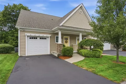 1 Nicole Cir, Smithfield, RI 02917