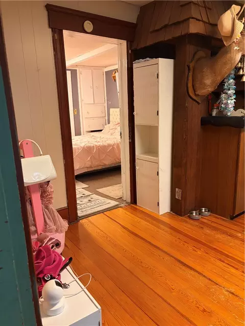 Entry Way - 359 Mason St, Woonsocket, RI 02895 photo 4 of 7