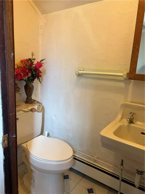 Bath - 359 Mason St, Woonsocket, RI 02895 photo 2 of 2