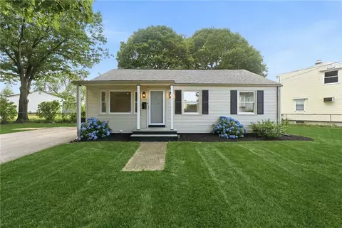 28 Plain St, Rumford, RI 02916