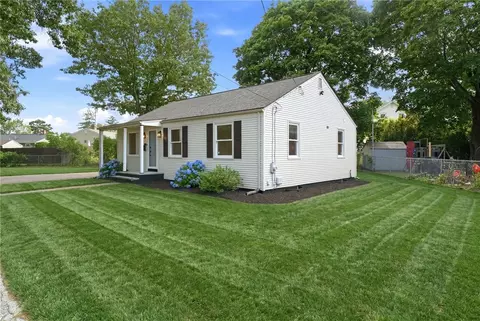 28 Plain St, Rumford, RI 02916
