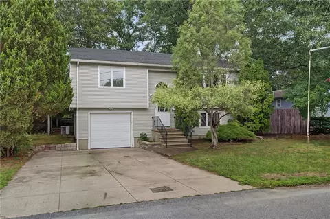 15 Atlantic Ave, North Providence, RI 02904